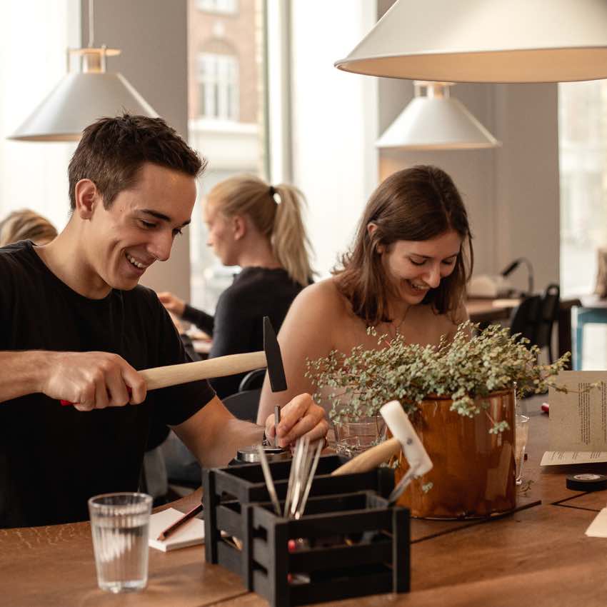 Lav dine egne sølvsmykker på Værkstedet hos Sara Lou Lav dine egne sølvsmykker på Værkstedet hos Sara Lou