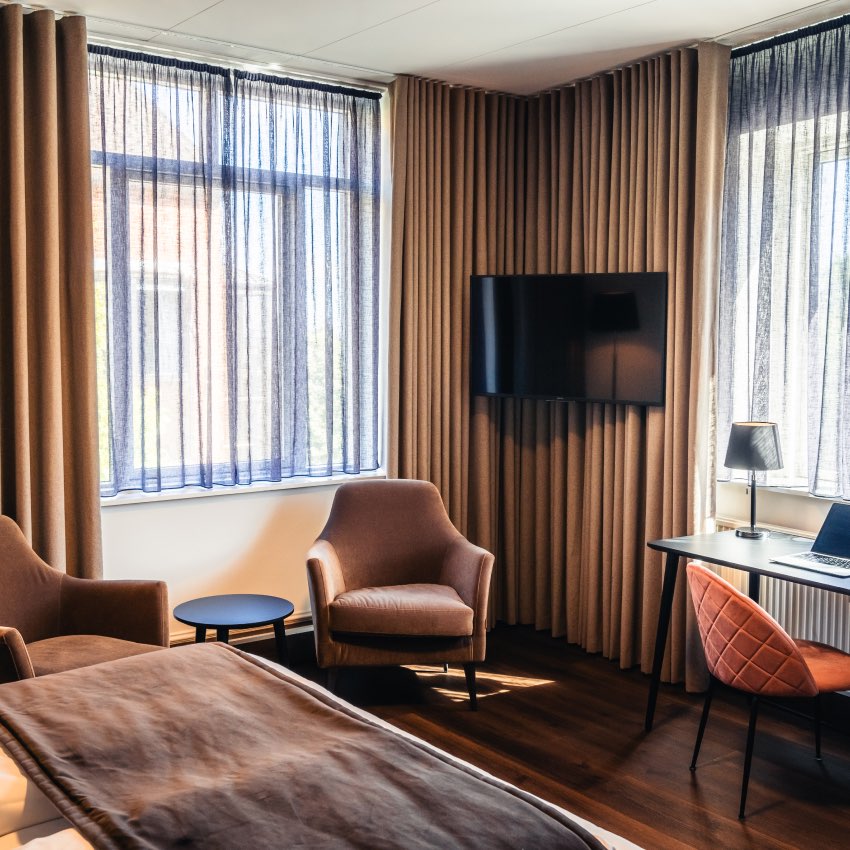 Ophold & morgenmad hos Grand Hotel Struer