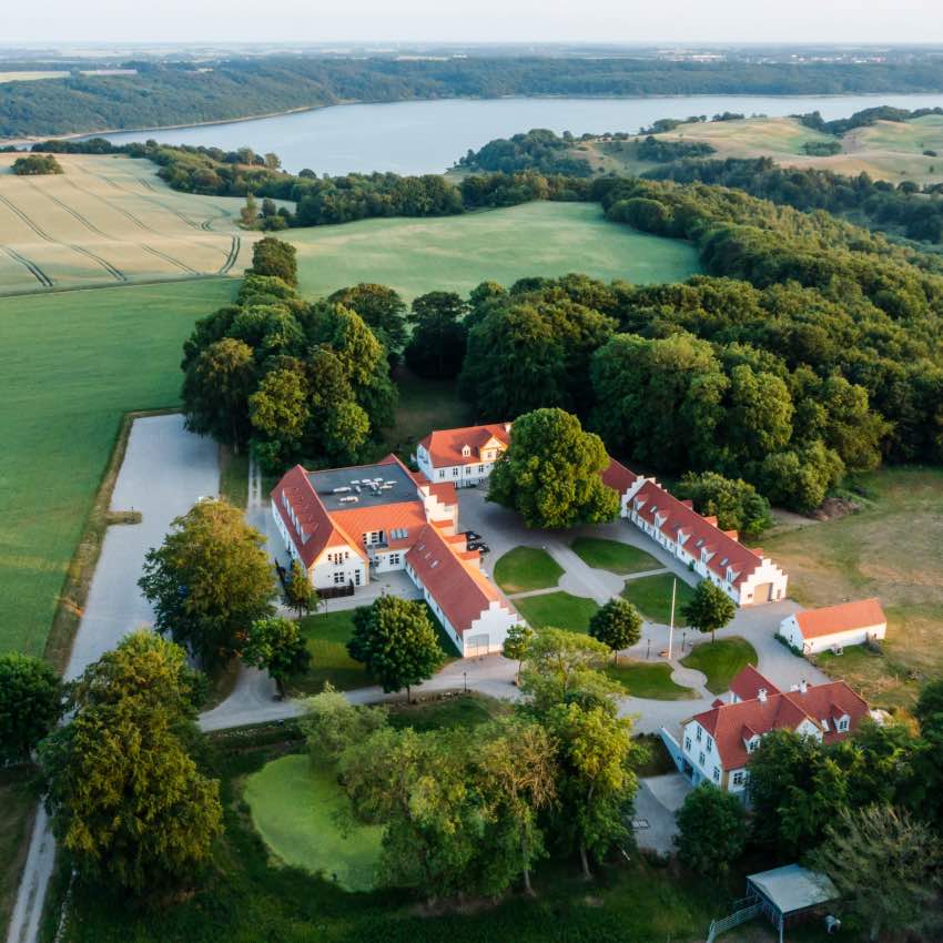 Overnatning med morgenmad hos Hotel BramslevGaard