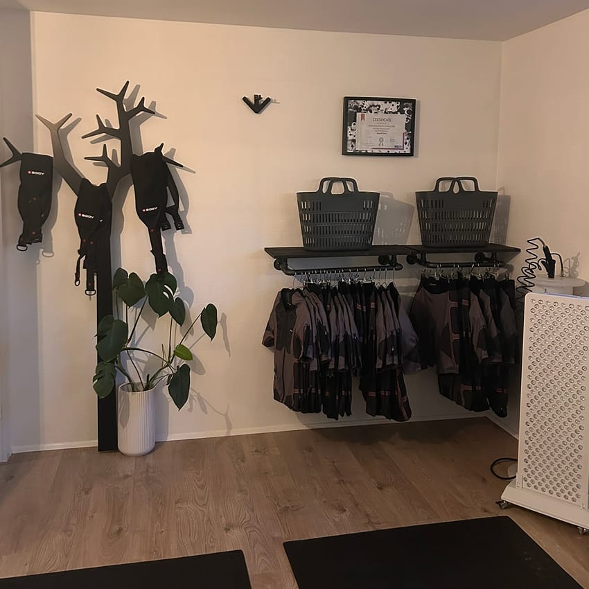 EMS behandling & infrarød lys hos Studio Strong